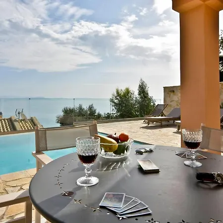 Renata Gold - Private Pool, Free Parking & Sea View *