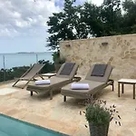 Renata Gold - Private Pool, Free Parking & Sea View Mparmpati