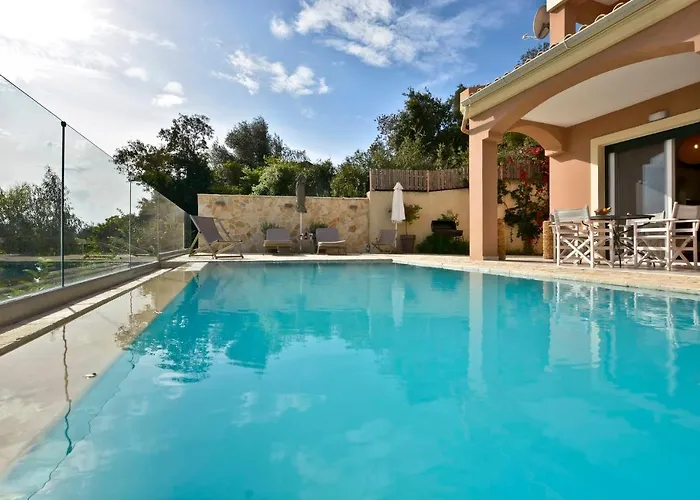 Villa Renata Gold - Private Pool, Free Parking & Sea View *
