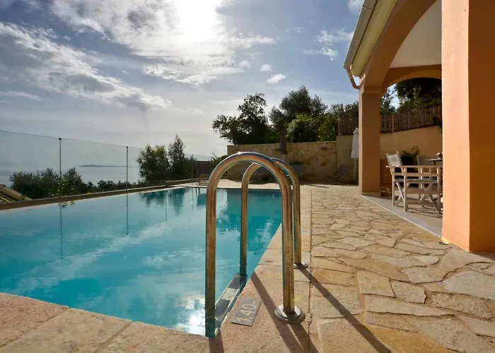 Villa Renata Gold - Private Pool, Free Parking & Sea View