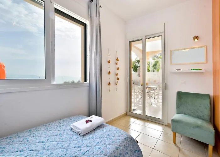 Renata Gold - Private Pool, Free Parking & Sea View