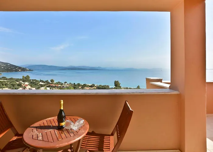 Renata Gold - Private Pool, Free Parking & Sea View