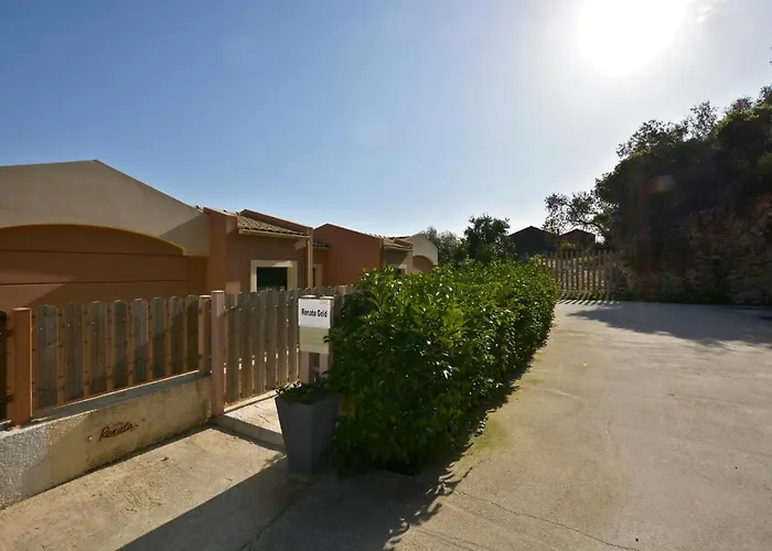 Renata Gold - Private Pool, Free Parking & Sea View Villa