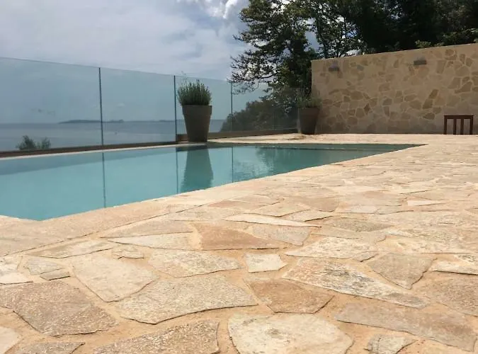 Renata Gold - Private Pool, Free Parking & Sea View Villa