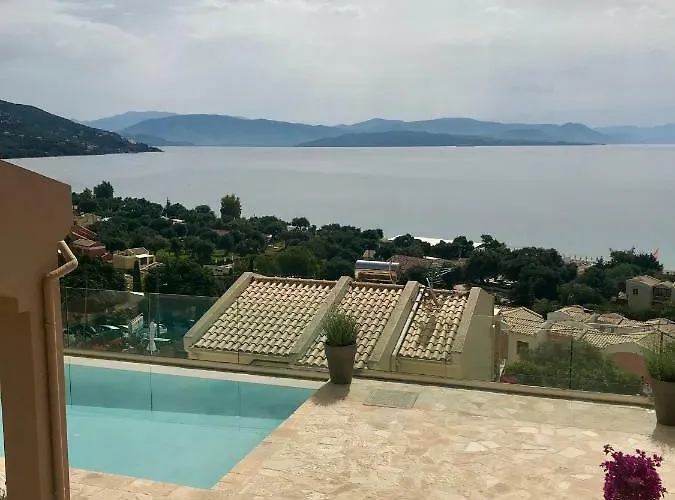 Renata Gold - Private Pool, Free Parking & Sea View