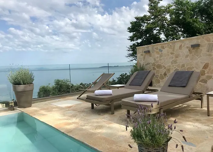 Renata Gold - Private Pool, Free Parking & Sea View