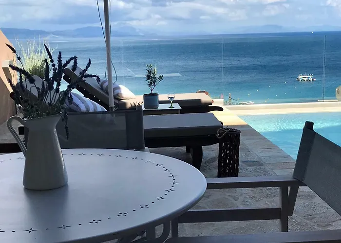 Renata Gold - Private Pool, Free Parking & Sea View Villa