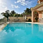 Villa Renata Gold - Private Pool, Free Parking & Sea View *