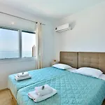 Renata Gold - Private Pool, Free Parking & Sea View Villa Barbati