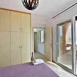 Villa Renata Gold - Private Pool, Free Parking & Sea View
