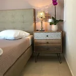 Renata Gold - Private Pool, Free Parking & Sea View