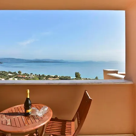 Renata Gold - Private Pool, Free Parking & Sea View