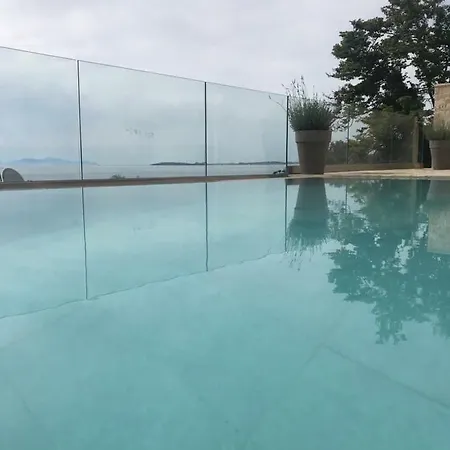 Renata Gold - Private Pool, Free Parking & Sea View Вилла